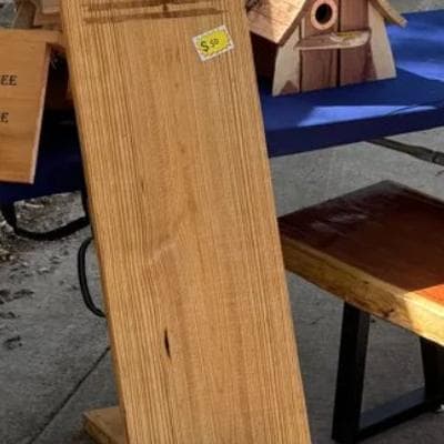 Flag-engraved viking chair